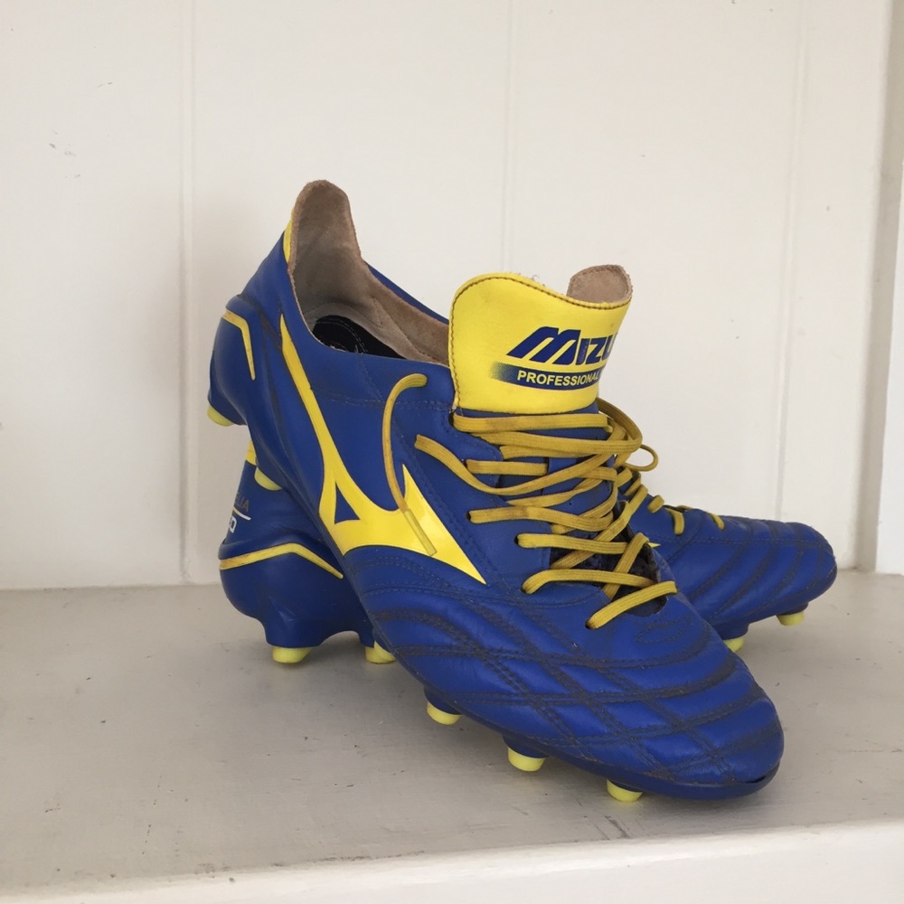 Mizuno Morelia Neo men’s soccer cleats